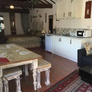 https://the-garth-guest-suite-studio-cottage.brighton-hotels-england.com