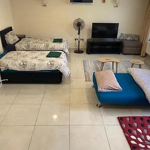 https://studio-flat-gants-hill.cambridgehotelsuk.com